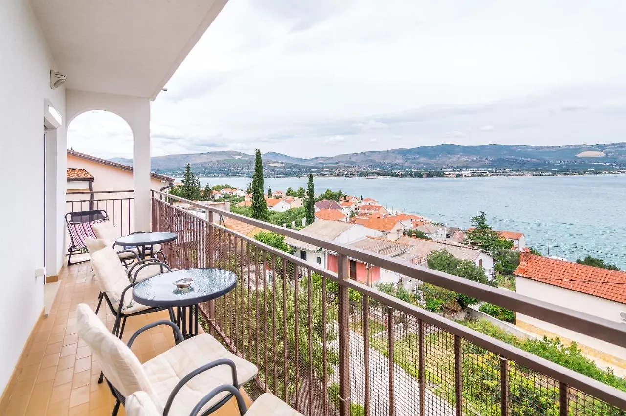 טרוגיר Apartments With A Parking Space Arbanija, Ciovo - 7543