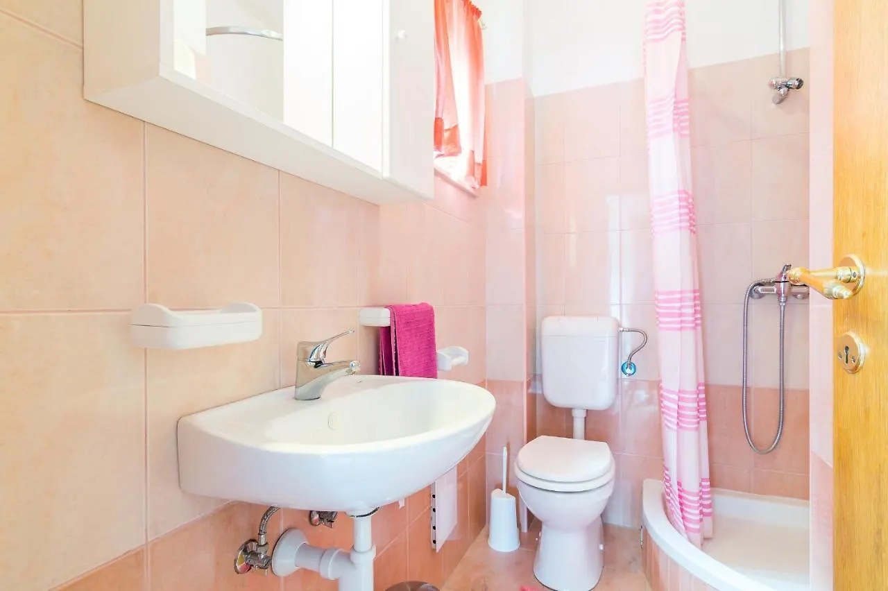 טרוגיר Apartments With A Parking Space Arbanija, Ciovo - 7543 0*,  קרואטיה