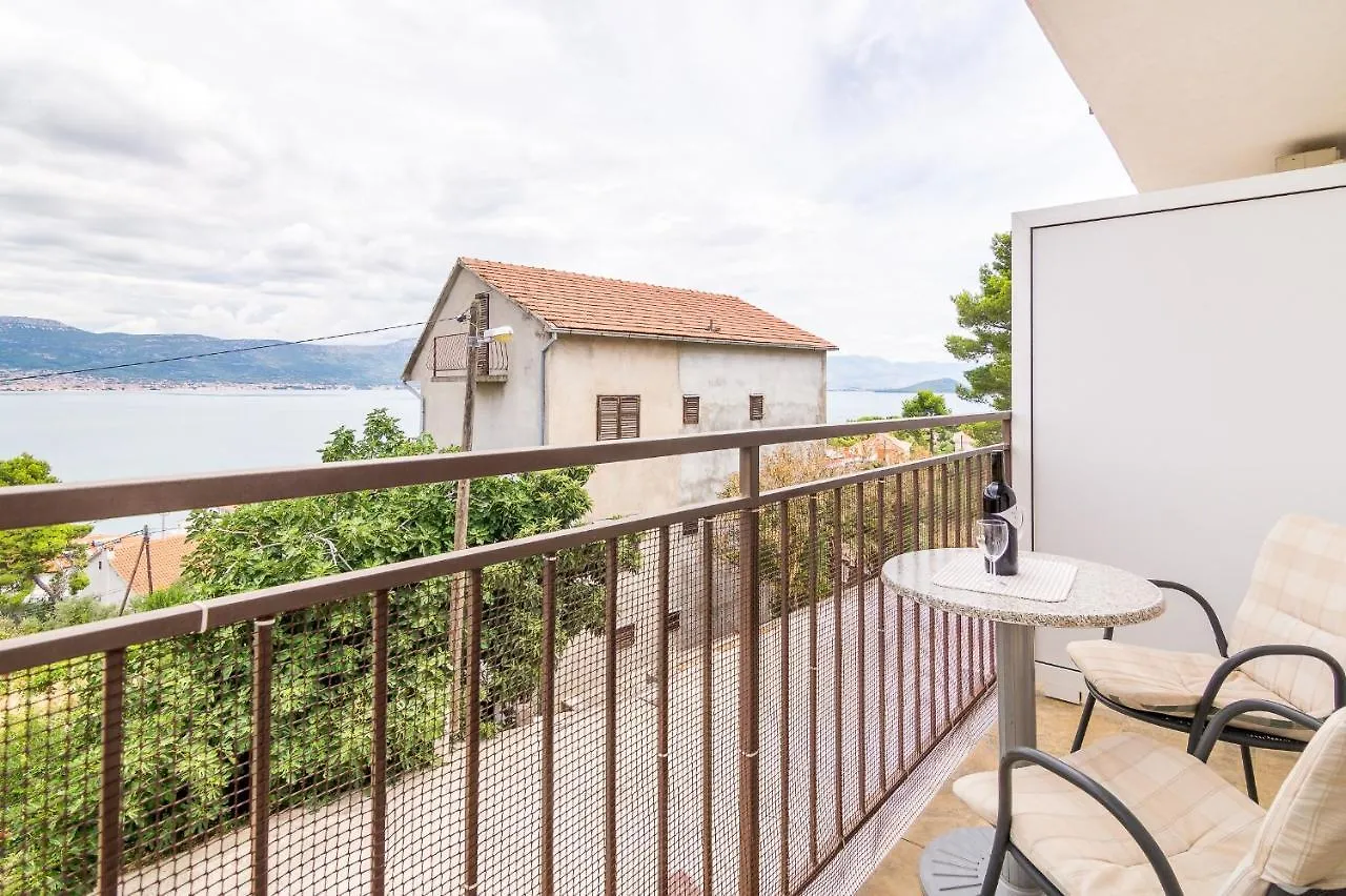טרוגיר Apartments With A Parking Space Arbanija, Ciovo - 7543 0*,